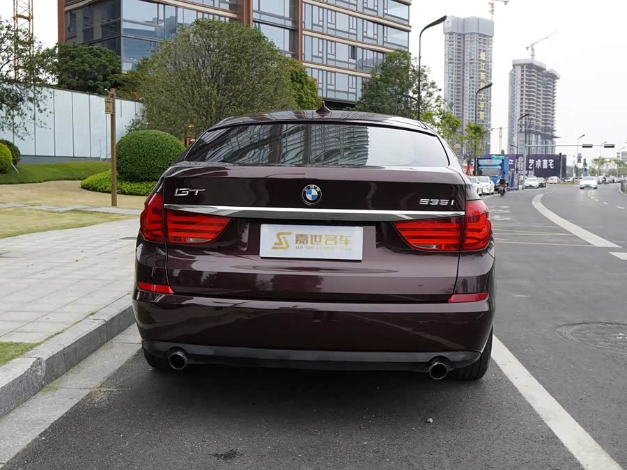 BMW 5 Series GT 2010 immagine di auto #13