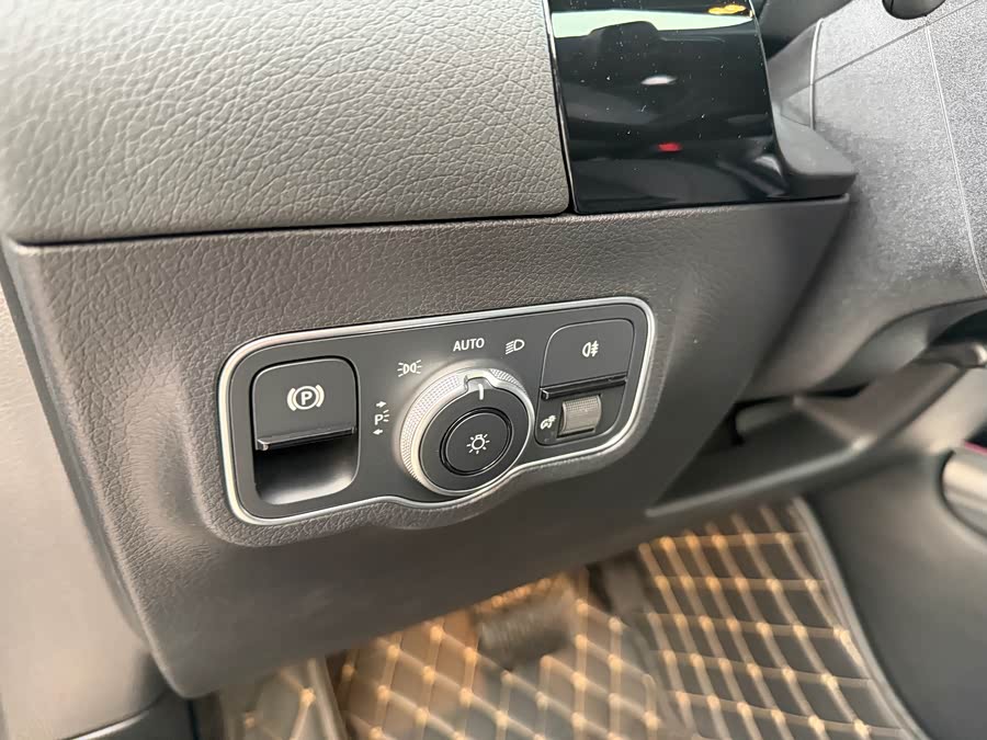 Mercedes-Benz EQA Class 2023 immagine di auto #13