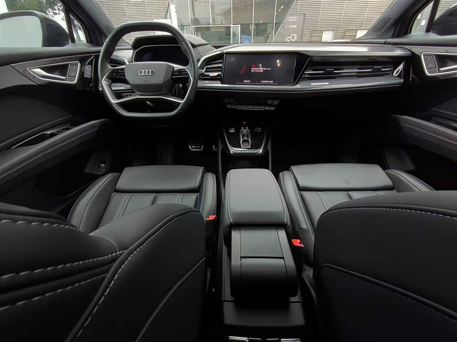 Audi Q4 e-tron 2024 #13 Audi Q4 e-tron 2024 صورة سيارة #13