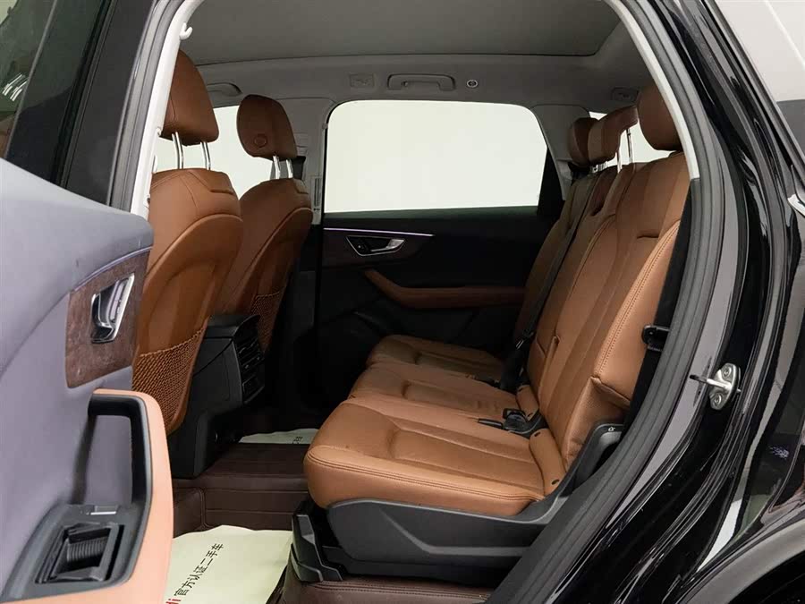 Audi Q7 2023 car image #13