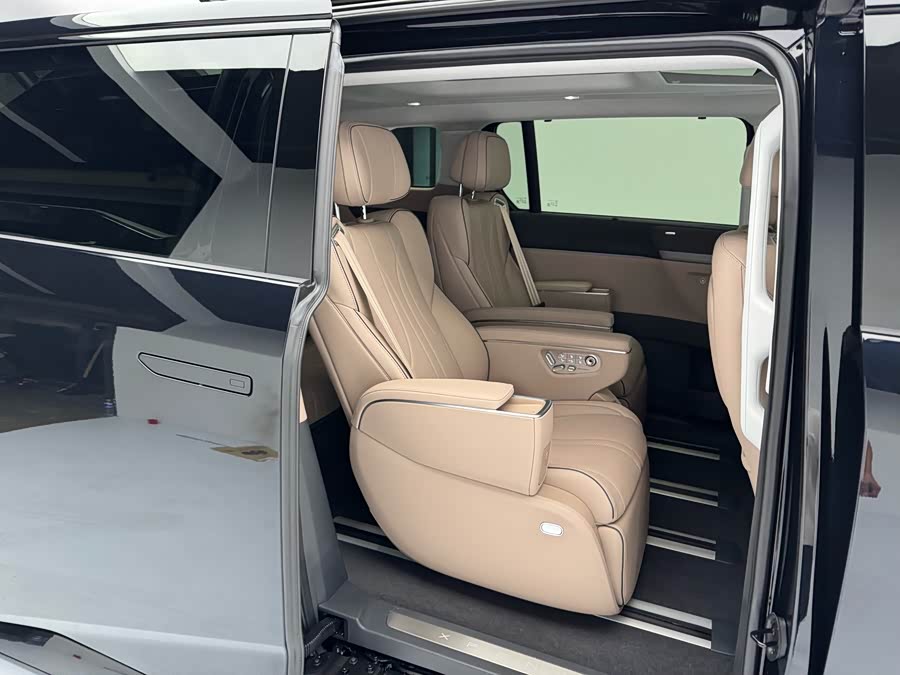 Xpeng X9 2025 imagem de carro #13