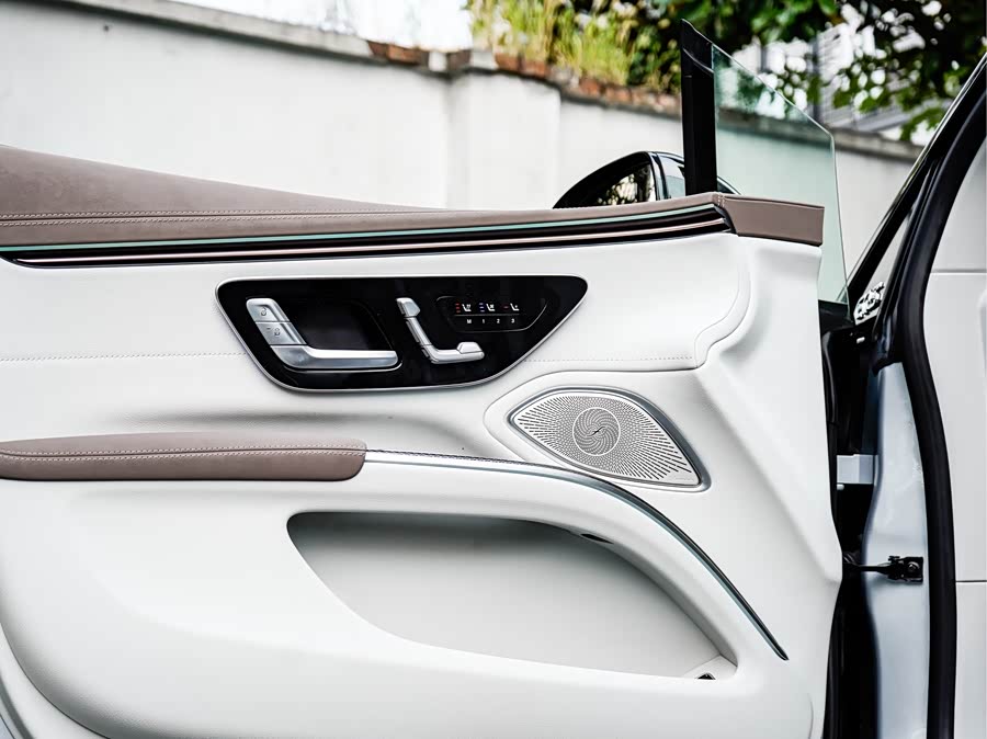 Mercedes-Benz EQS AMG 2024 car image #13