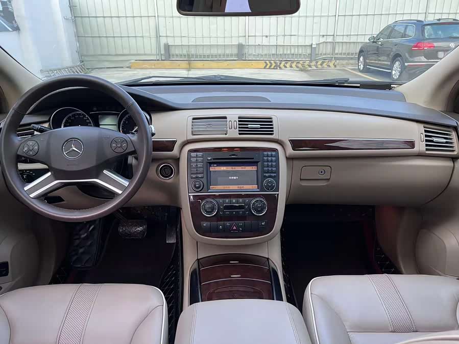 Mercedes-Benz R Class 2011 car image #13