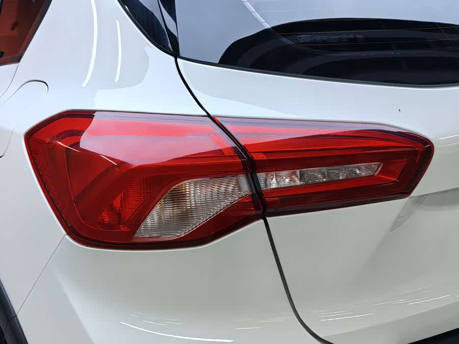 Ford Focus Active 2019 صورة سيارة #13