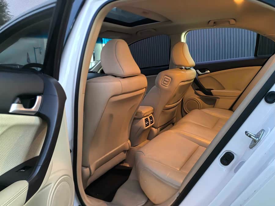 Honda Spirior 2014 صورة سيارة #13