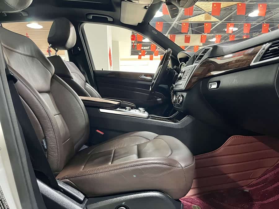 Mercedes-Benz M Class 2015 car image #13