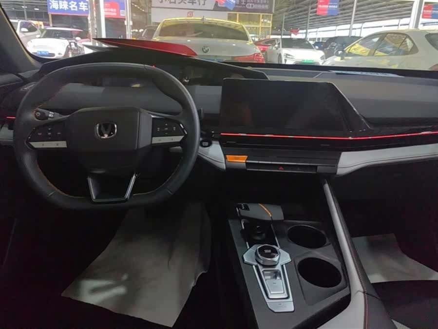 Changan UNI-V iDD 2024 car image #13