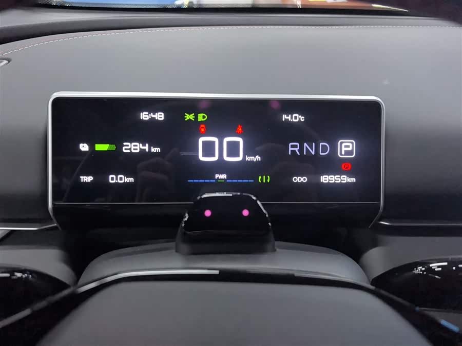 哪吒汽车 哪吒X 2023 汽车图片 #13