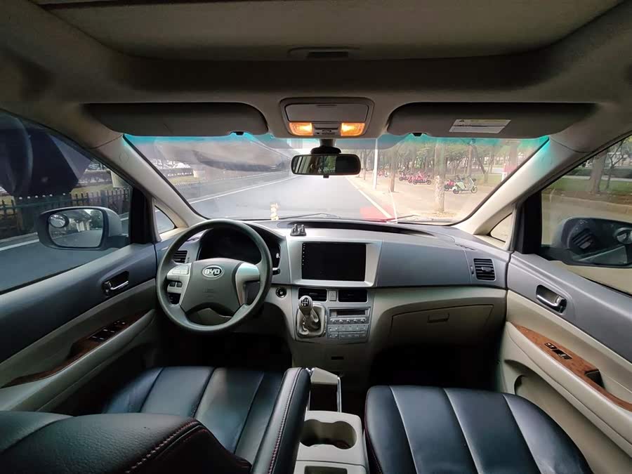 BYD M6 2016 #13 BYD M6 2016 car image #13