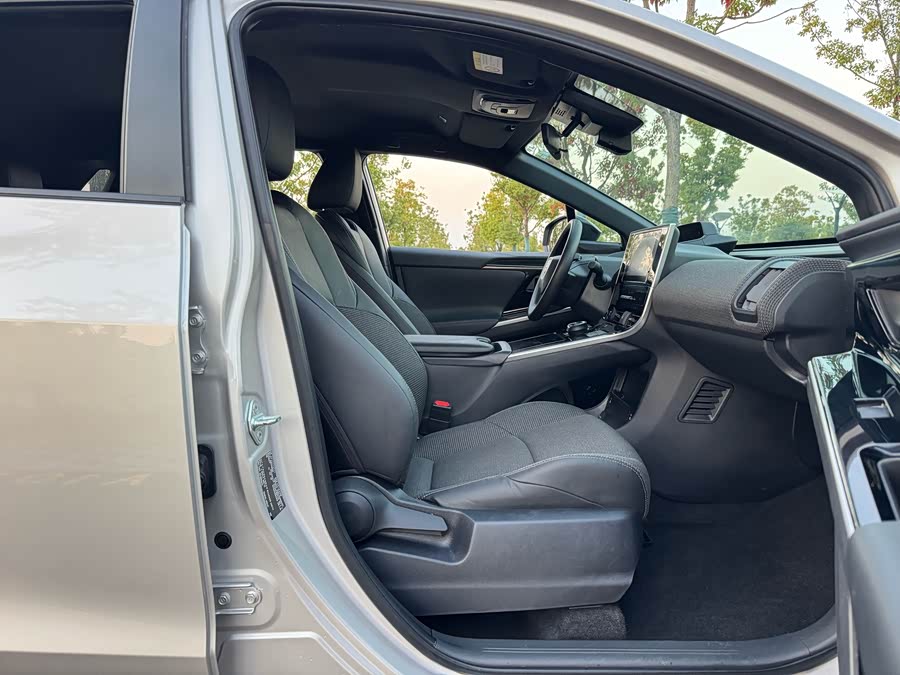 Toyota bZ4X 2022 immagine di auto #13