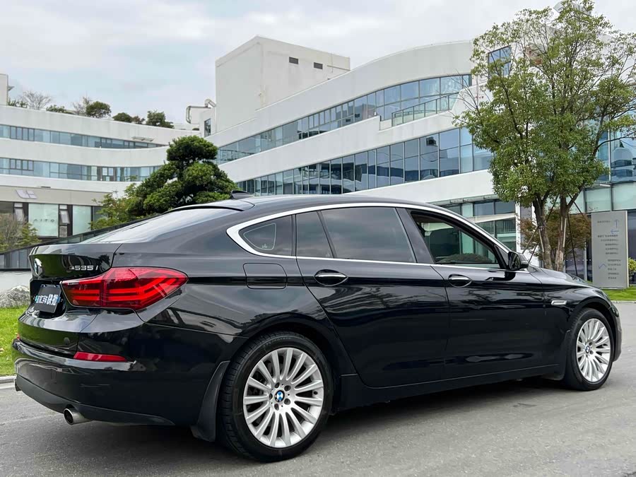 BMW 5 Series GT 2015 immagine di auto #13