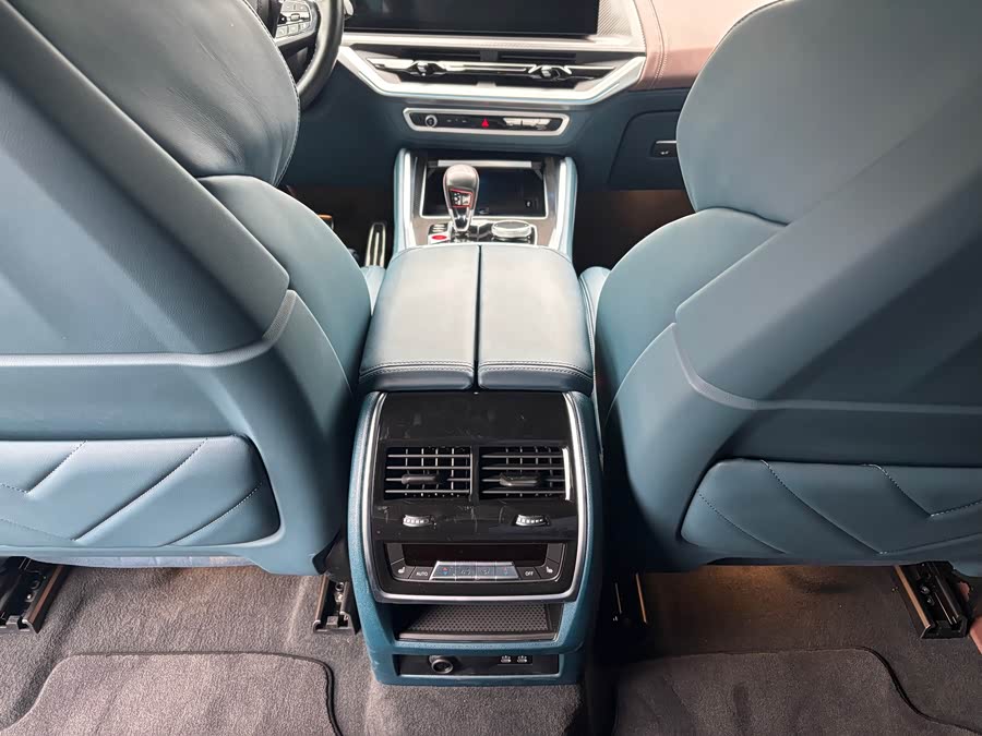 BMW XM 2024 car image #13