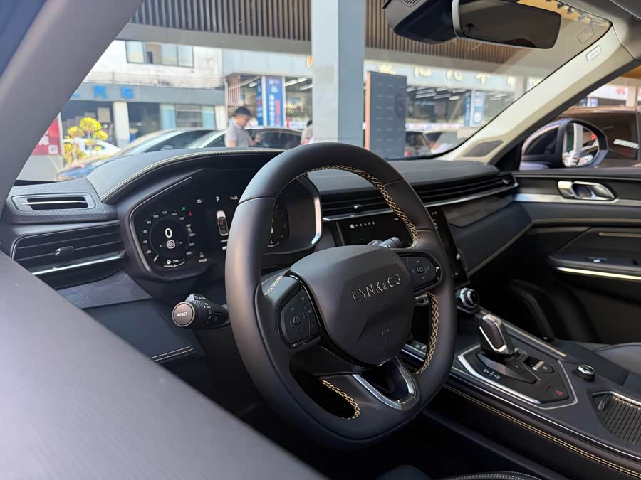 Lynk & Co 01 2023 image de voiture #13
