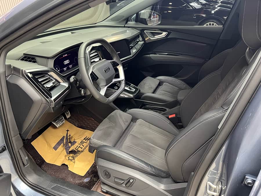 Audi Q4 e-tron 2023 صورة سيارة #13