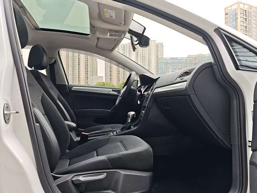 Volkswagen Golf Pure Electric 2021 imagen de coche #13