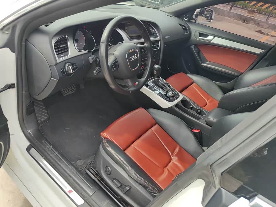 Audi S5 2011 car image #13