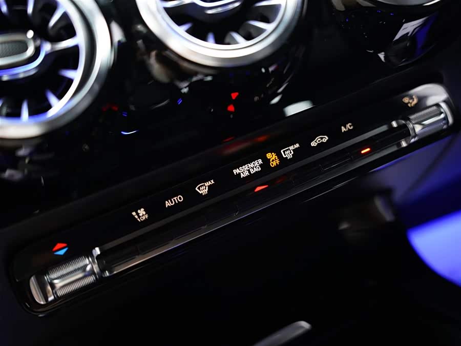 Mercedes-Benz CLA AMG 2024 imagem de carro #13