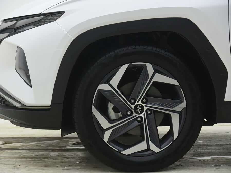 Hyundai Tucson 2023 car image #13