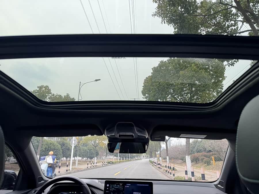 GEELY PrefaceL 2022 car image #13