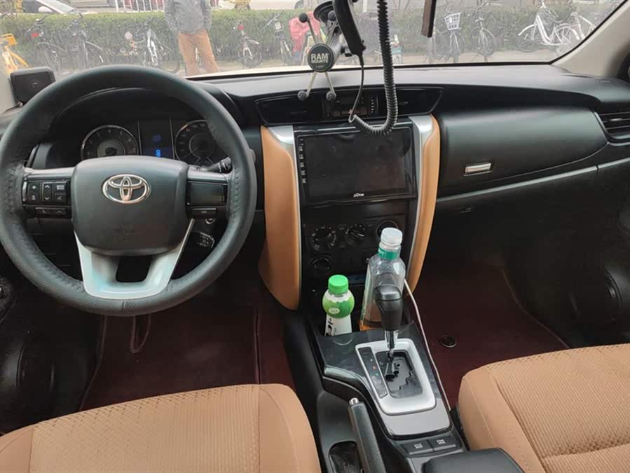 Toyota Fortuner 2018 immagine di auto #13