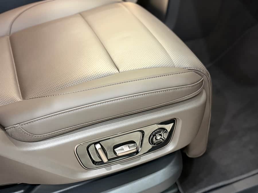 理想汽车 理想MEGA 2024 汽车图片 #13