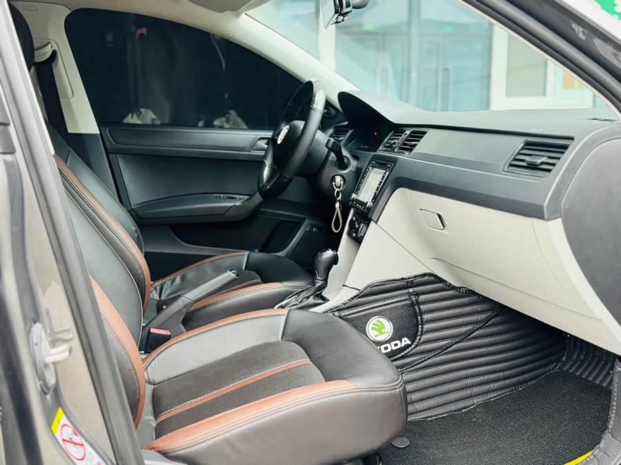Skoda Rapid 2016 car image #13