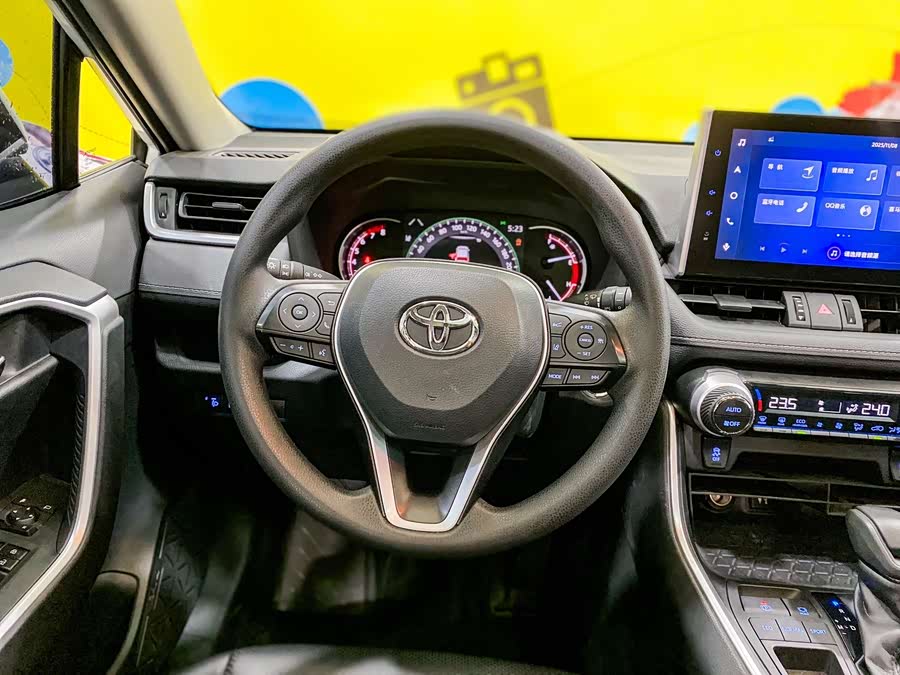 Toyota RAV4 2021 car image #13