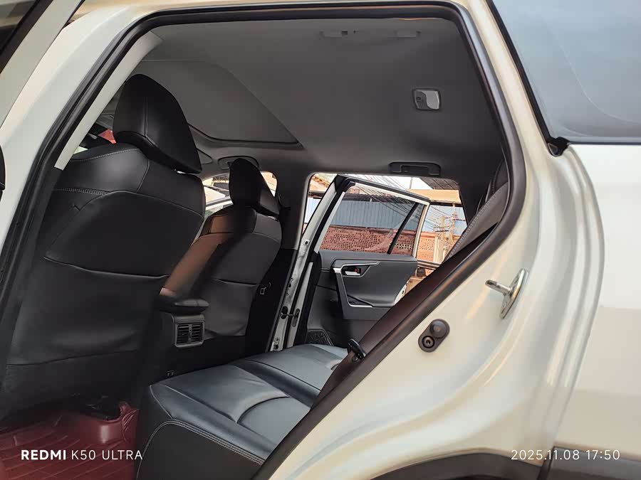 Toyota RAV4 2020 car image #13