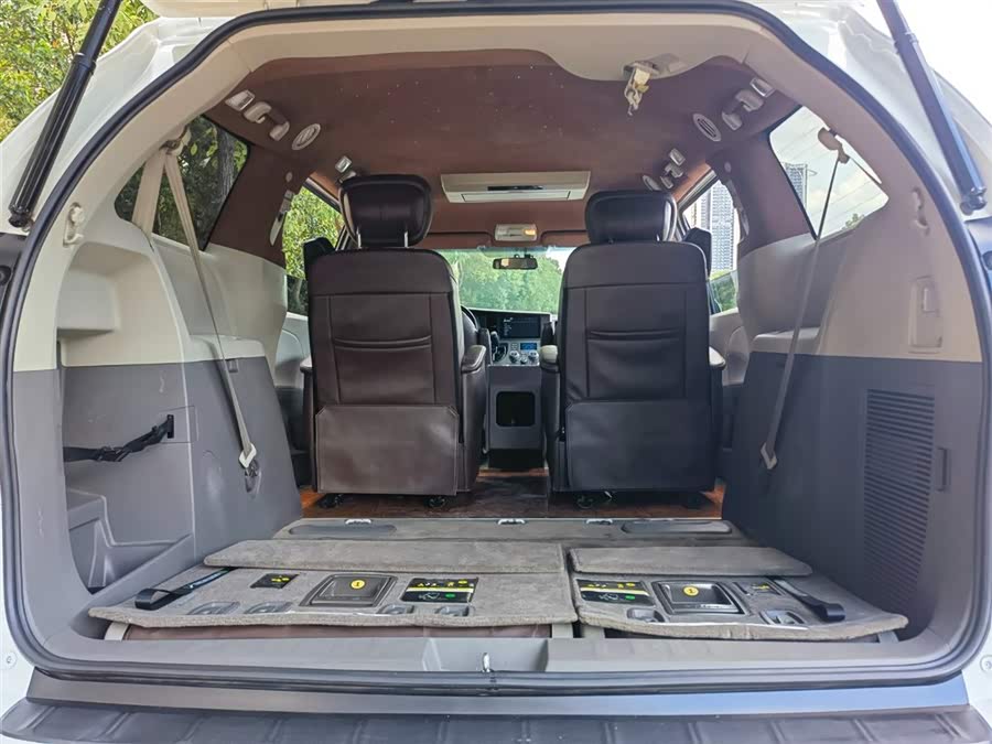 Toyota SIENNA 2018 car image #13