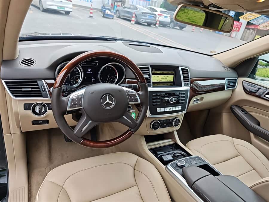 Mercedes-Benz M Class 2012 car image #13