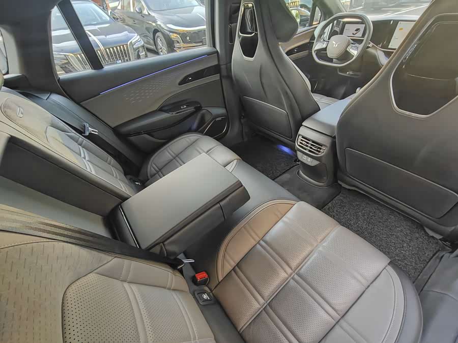 HongQi EH7 2024 #13 HongQi EH7 2024 car image #13