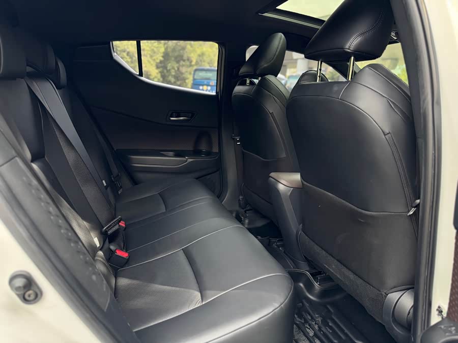 Toyota C-HR EV 2020 immagine di auto #13