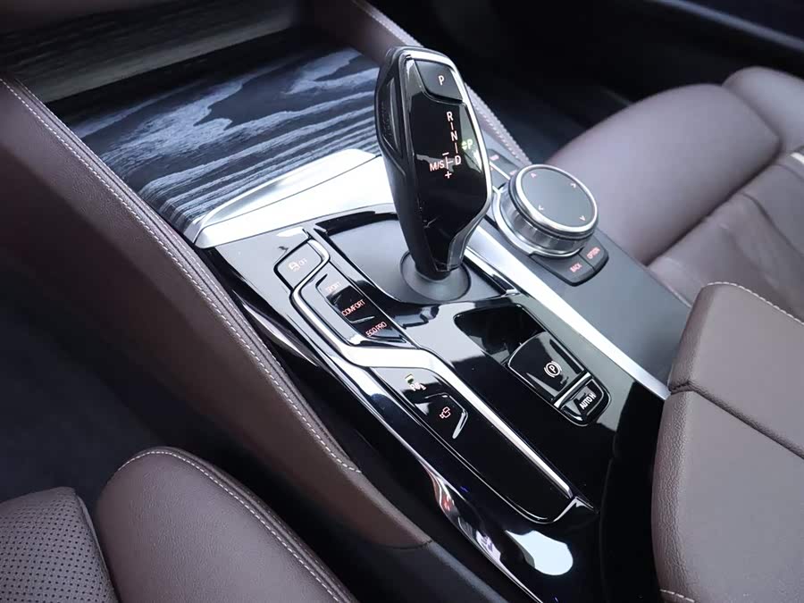 BMW 5 Series 2023 car image #13