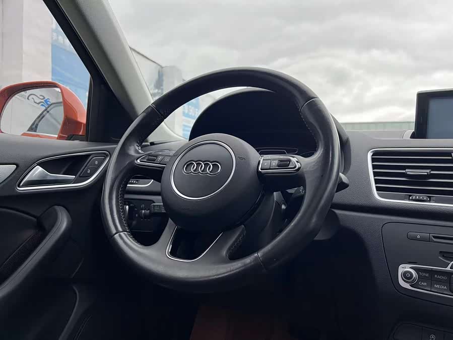Audi Q3 2014 car image #13