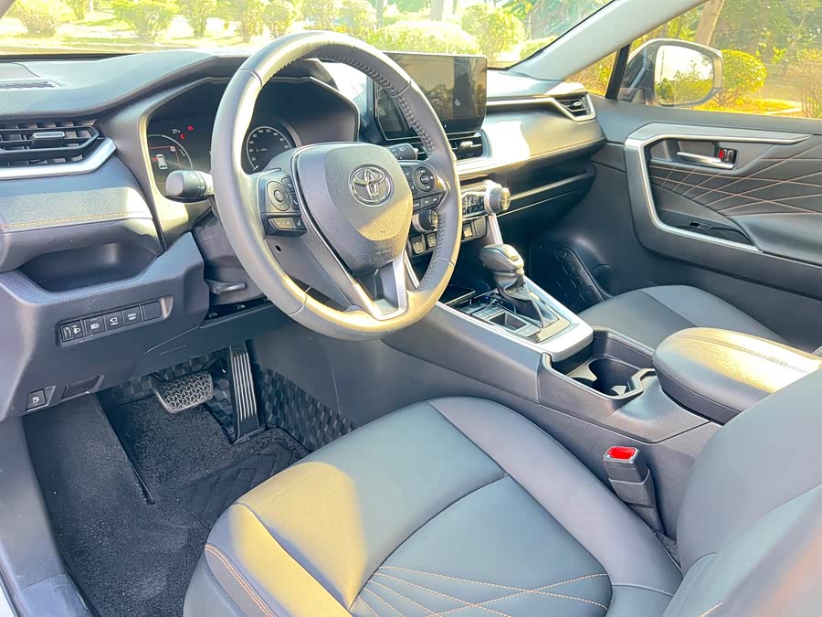 Toyota RAV4 2025 car image #13