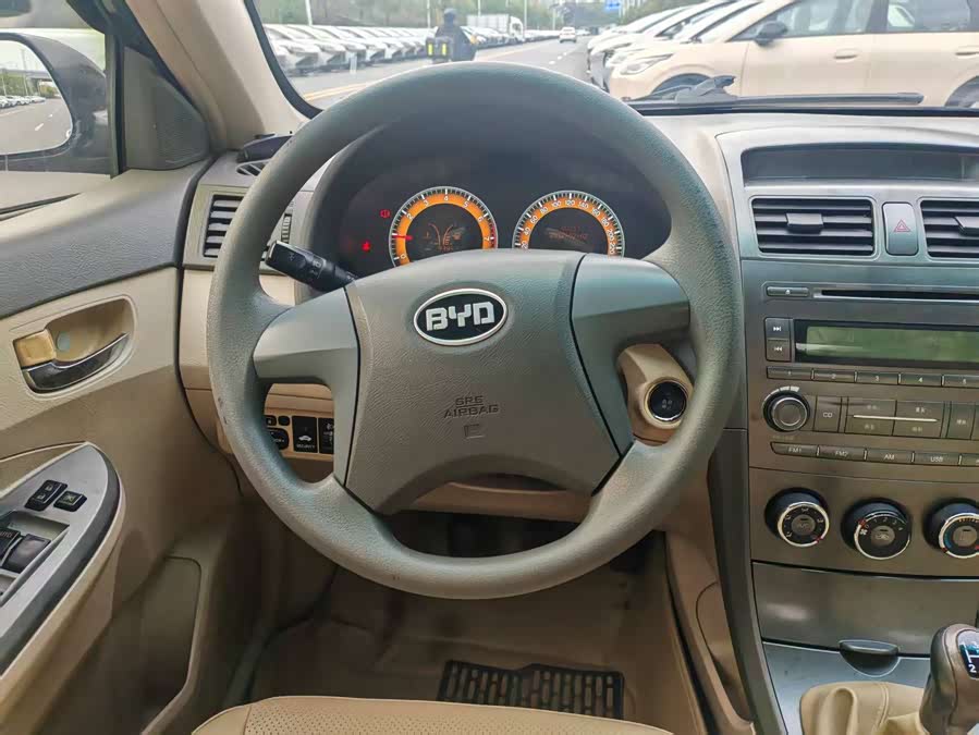 BYD L3 2013 car image #13