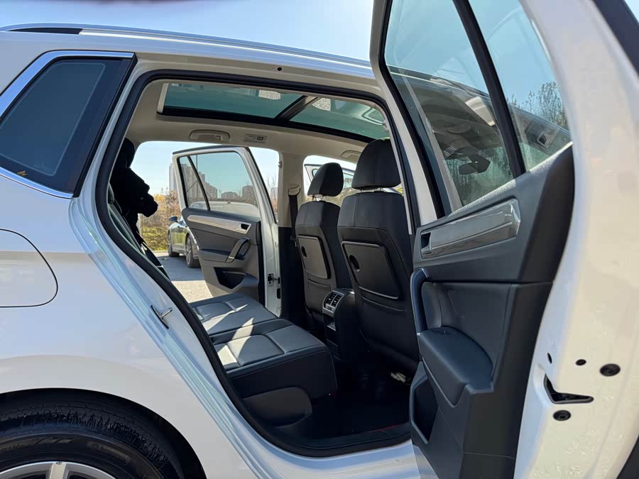 Volkswagen Golf Sportsvan 2020 car image #13