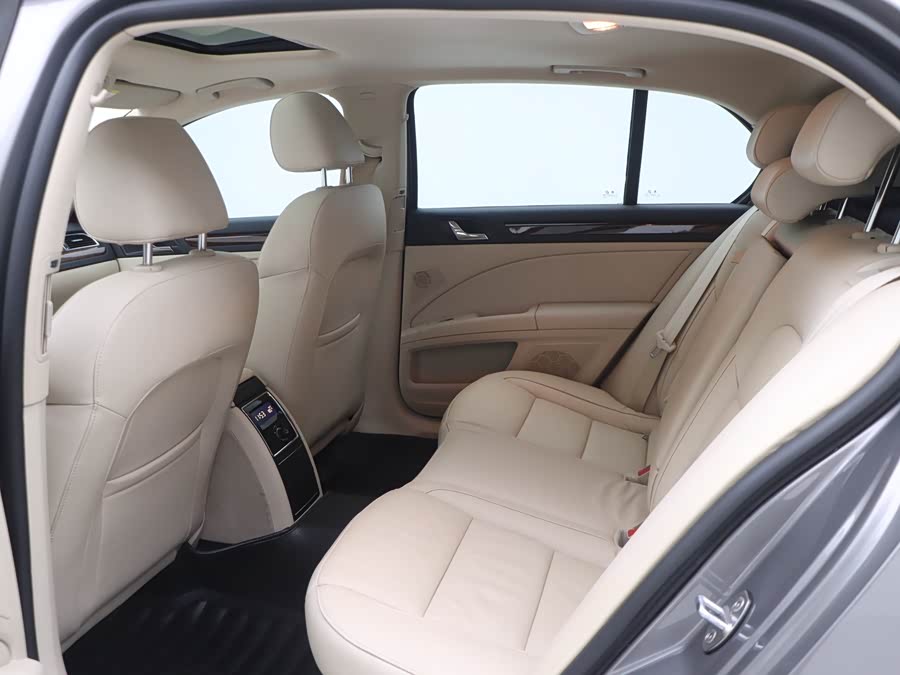Skoda Superb 2015 car image #13