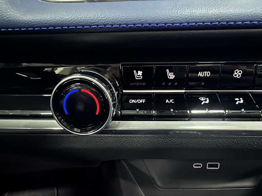 Chevrolet Equinox Plus 2025 car image #13