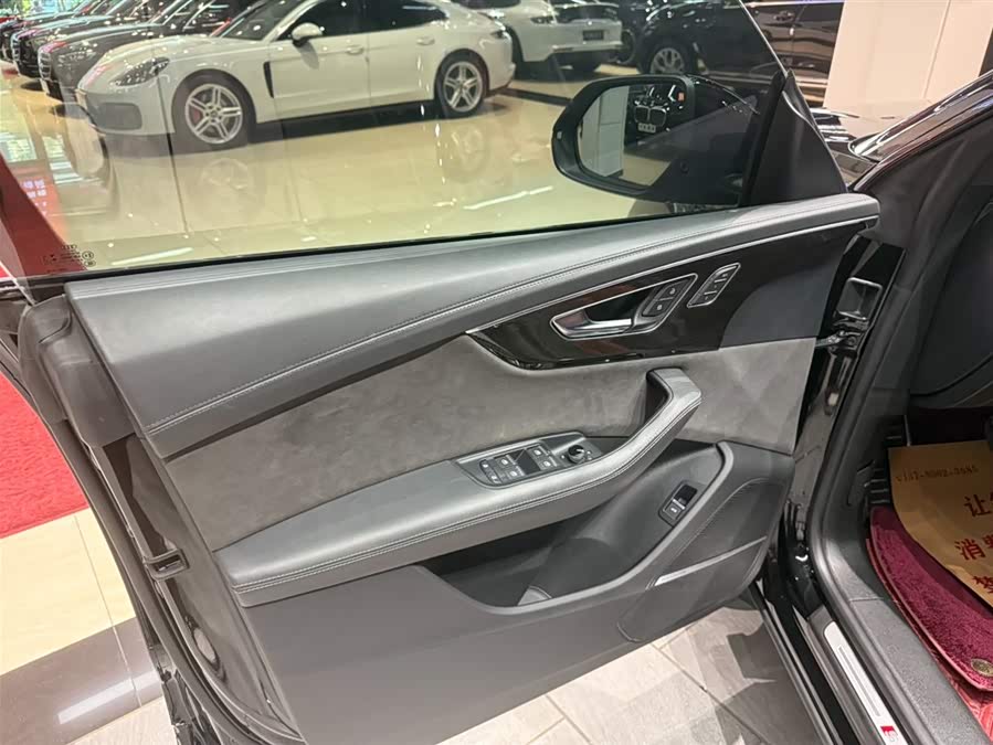 Audi Q8 2021 car image #13