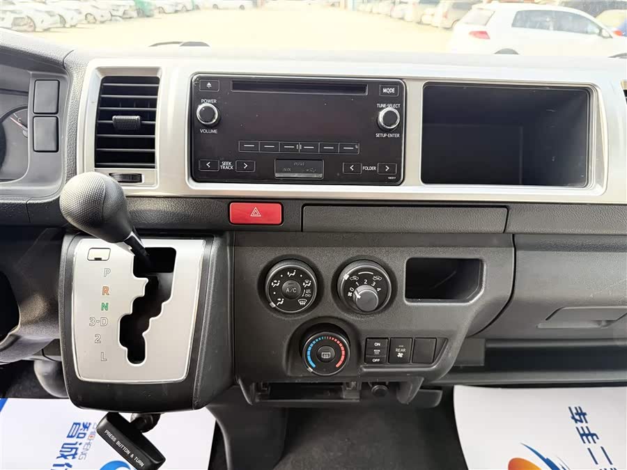 Toyota Hiace 2016 car image #13