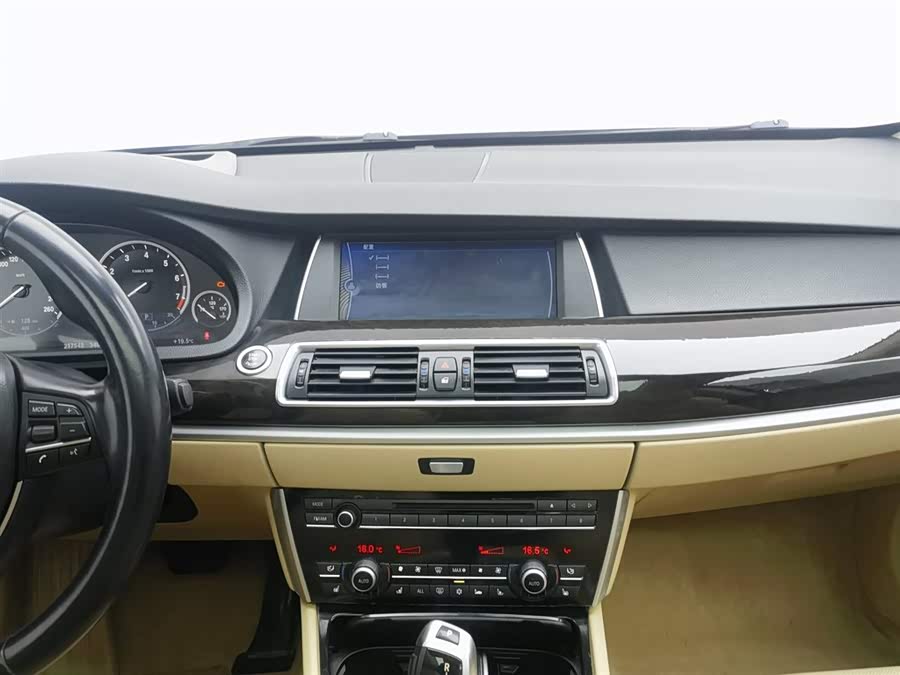 BMW 5 Series GT 2013 immagine di auto #13