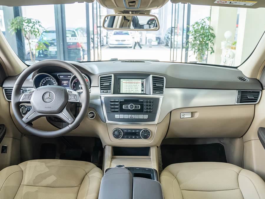 Mercedes-Benz M Class 2014 car image #13