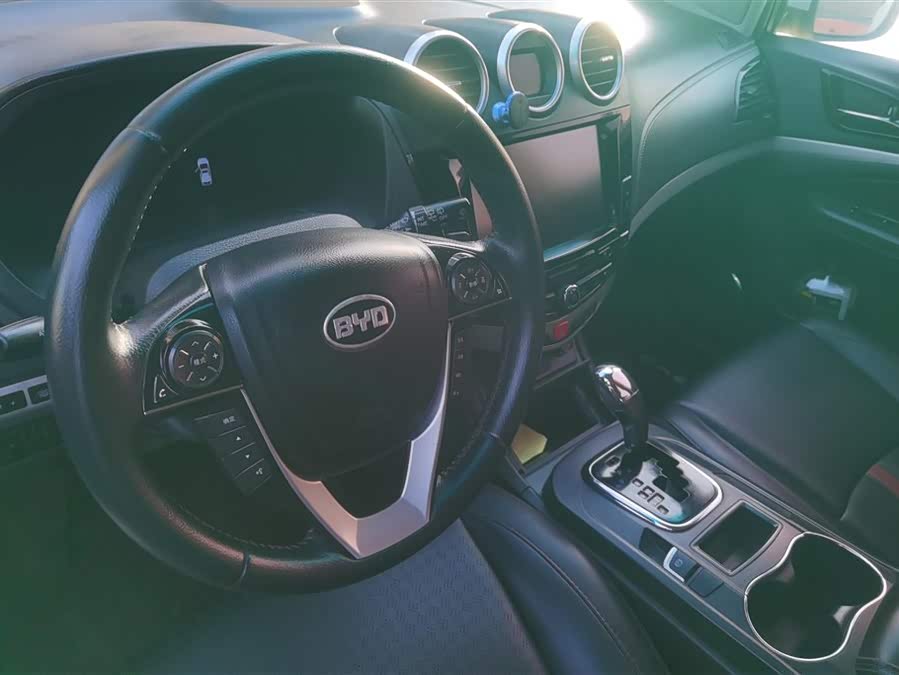 BYD S7 2015 car image #13