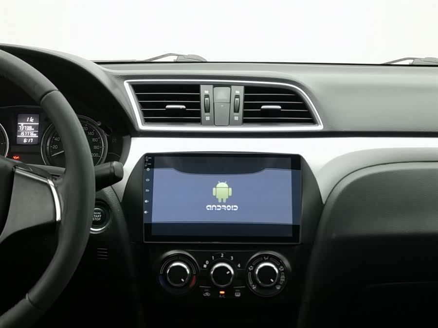 Suzuki Ciaz 2015 изображение автомобиля #13