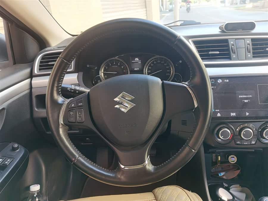 Suzuki Ciaz 2015 изображение автомобиля #13