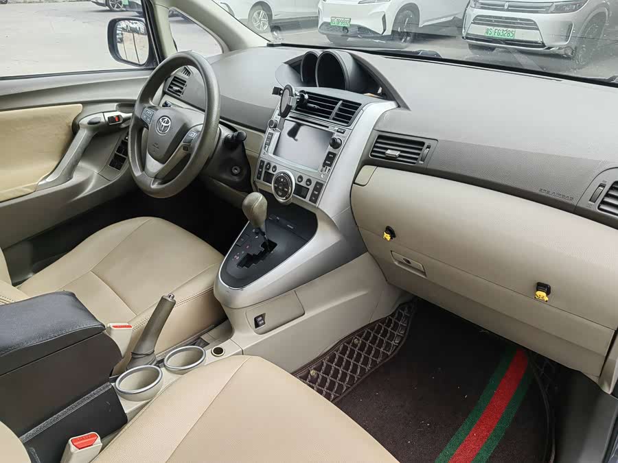 Toyota Reiz 2011 immagine di auto #13