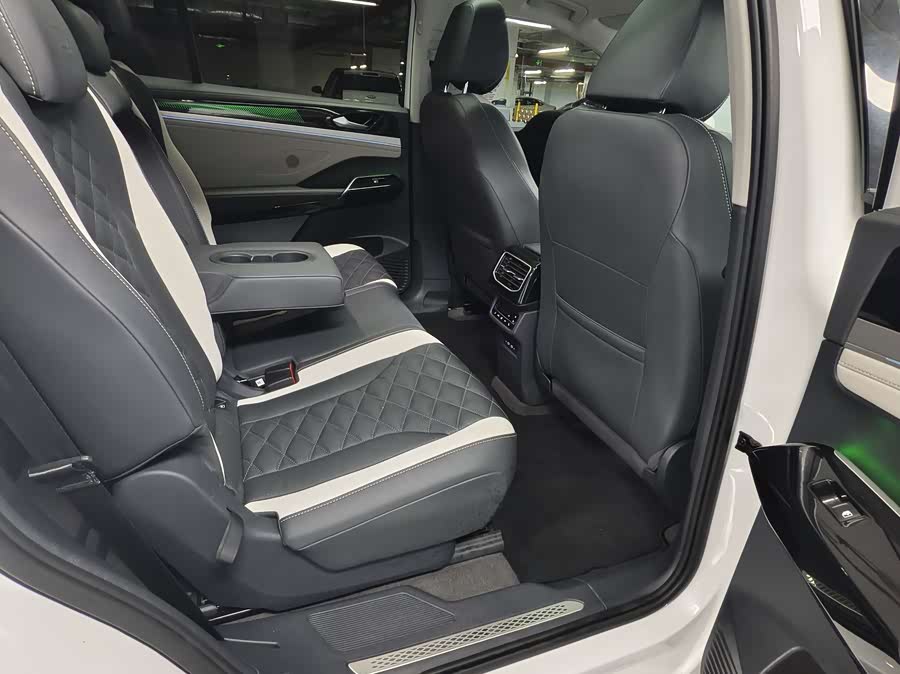 Volkswagen ID.6 Crozz 2022 immagine di auto #13