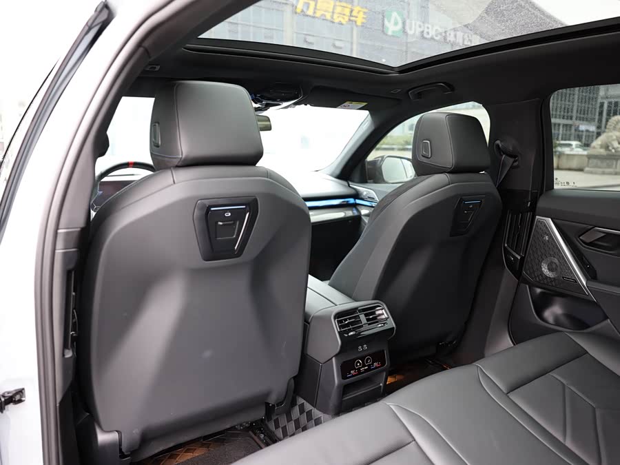 BMW i5 M60 2025 car image #13