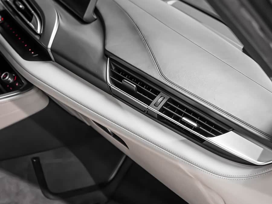 BMW i8 2017 car image #13